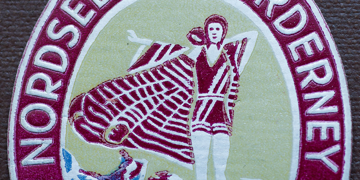 Wappen der Insel Norderney mit Aufschrift: "Judenfrei".