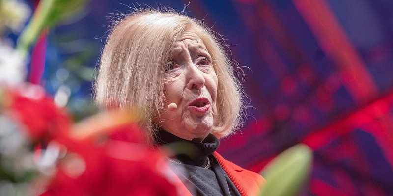 Erika Freeman bei einem Vortrag