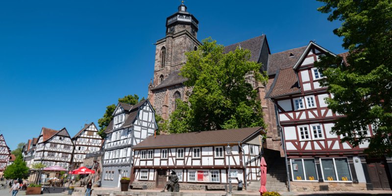 Fachwerkhäuser mit Kirche in Homberg